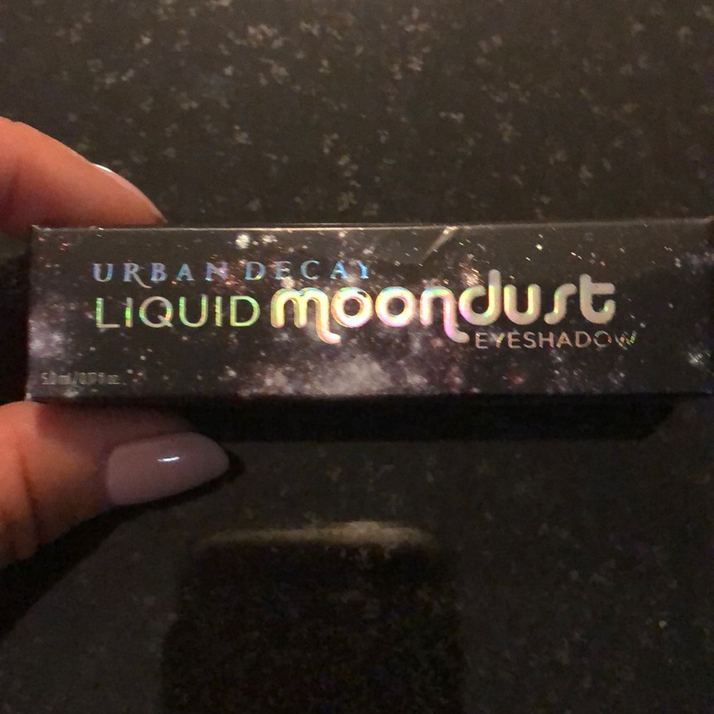 Liquid moondust - chem trail